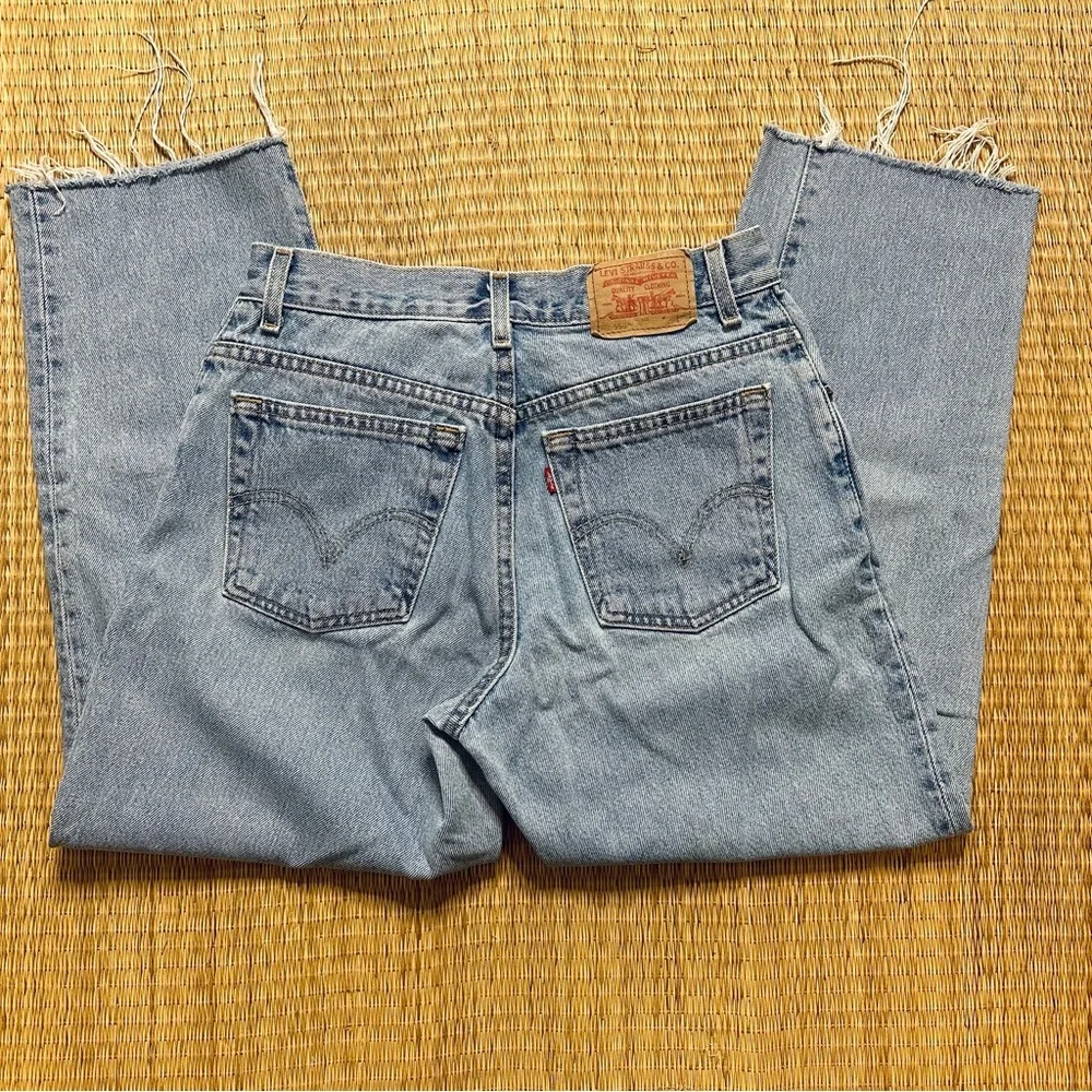 Vintage Retro Levi’s 550 Classic Relaxed Fit Highrise Taper Crop Light Wash Jean - Picture 4 of 12